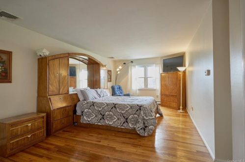 3339 Nutly Cir, Yorktown Hgts NY  10598-1206 exterior