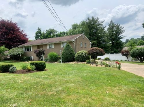 130 Fair Meadows Dr, Canonsburg, PA 15317-2346