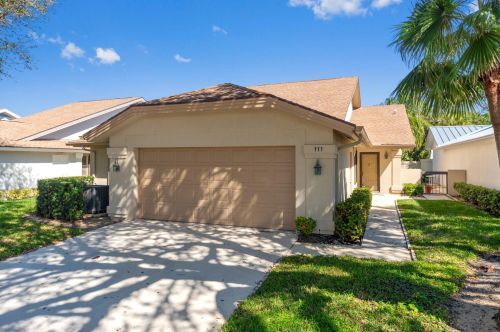 111 Sand Pine Dr, Jupiter, FL 33477-9673