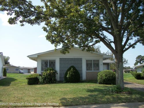 21 Whitman St, Bricktown, NJ 08724-2448