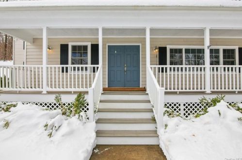 230 State Rd, Briarcliff, NY 10510-1407
