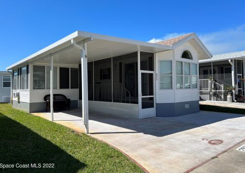 2933 Discovery Pl, Titusville, FL 32796-3936
