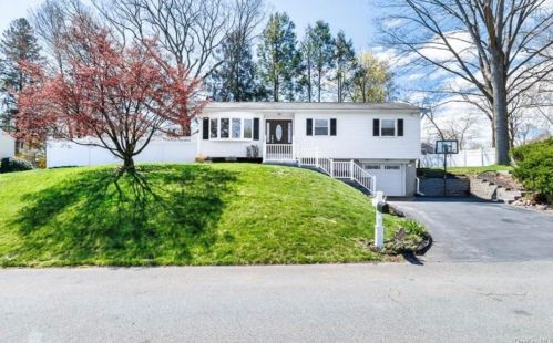 15 Easton St, Stony Point, NY 10980-2701