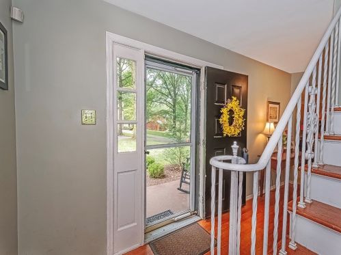 144 Oak Meadow Dr, Oakmont, PA 15139-1233