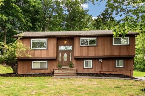 16 Onderdonk Rd, Airmont, NY 10901-1726