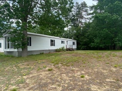 7 Village Dr, Raymond, NH 03077-2603