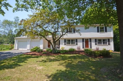 153 Pondview Dr, Amherst, MA 01002-3258