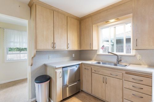 2128 Hvn Dr, Santa Rosa CA 95404-3221 exterior