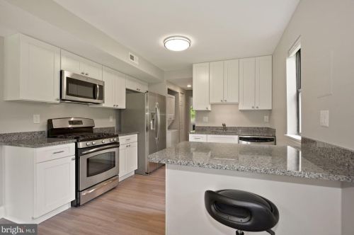 2036 Royal Fern Ct, Herndon, VA 20191-2036