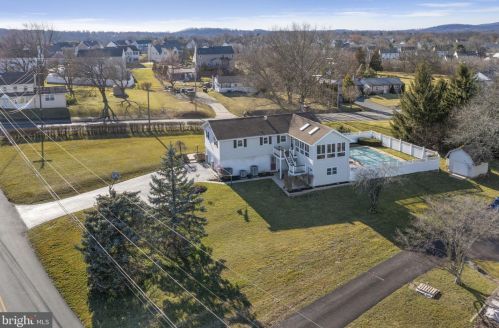 2221 Swamp Pike, Gilbertsville PA  19525-9654 exterior