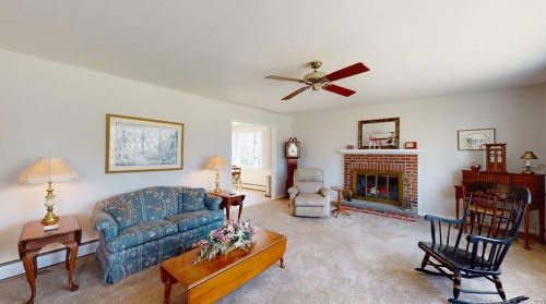 463 Old Colchester Rd, Uncasville, CT 06382-2021