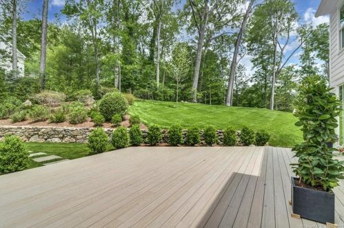 289 Wahackme Rd, New Canaan CT  06840-3935 exterior