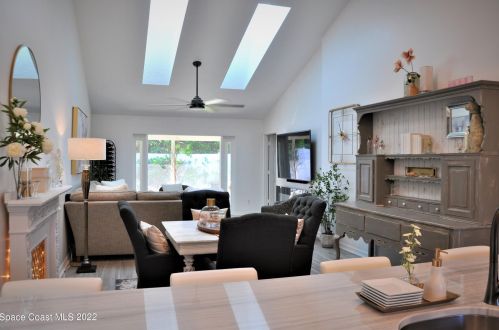 523 6th St, Vero Beach FL  32962-1687 exterior