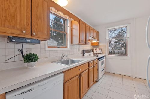 400 Douglas Ave, Avenel NJ  07001-1108 exterior