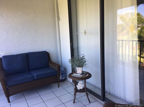 7340 Coventry Ct, Naples FL  34104-6726 exterior