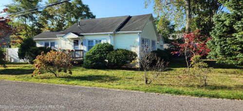 21 Spark Dr, Bricktown, NJ 08723-7439