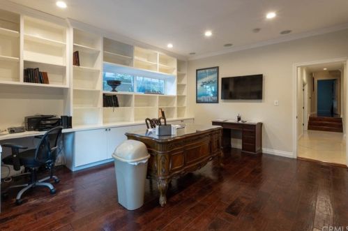 4226 Sepulveda, Van Nuys CA 91402-4305 exterior