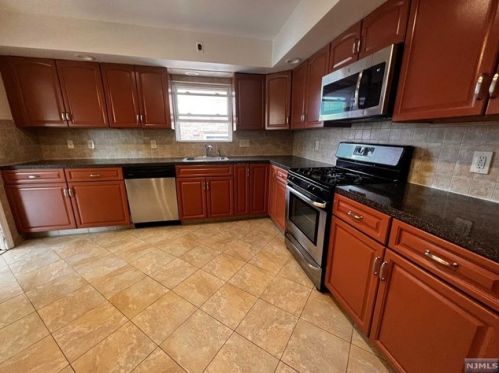 39 Columbia Ave, Cliffside Park NJ  07010-3017 exterior