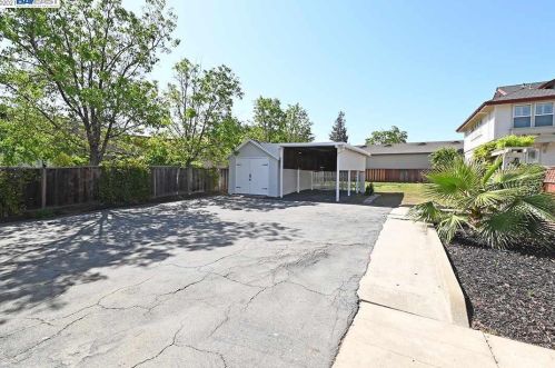 236 Ray St, Pleasanton CA  94566-6620 exterior