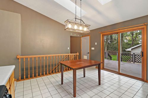 9207 8 Ave, Kenosha WI 53158-5242 exterior