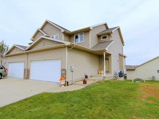 410 Aspen Dr, Norwalk IA  50211-2105 exterior