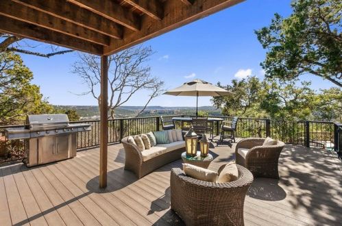 8401 Bell Mountain Dr, Austin TX  78730-2829 exterior