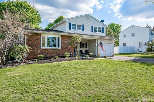 14 London Dr, East Brunswick, NJ 08816-3937