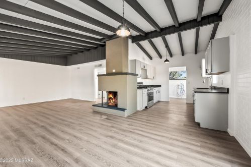 905 Prince Rd, Tucson AZ 85705-3025 exterior