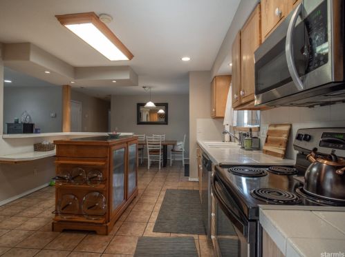 2582 Humboldt St, South Lake Tahoe CA  96150-7227 exterior