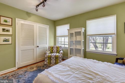 20209 St Louis Rd, Purcellville VA  20132-4905 exterior