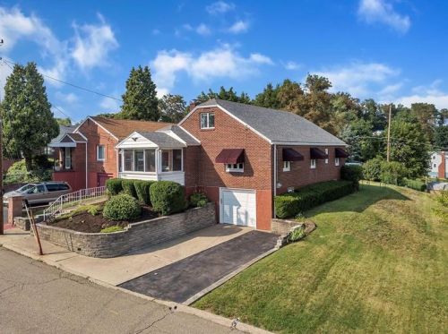 155 Warren Dr, New Kensington PA  15068-5240 exterior