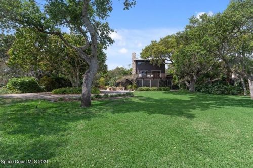 9550 Tropical Trl, Merritt Island, FL 32952-6906