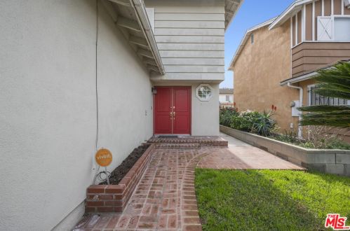 840 Meadbrook St, Long Beach, CA 90746-1512