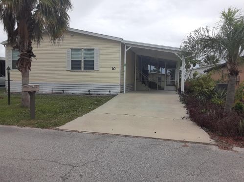 10 Granada Ln, Fort Pierce, FL 34952-8525