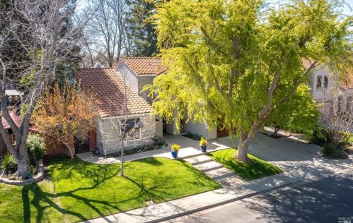 424 Stanford St, Vacaville CA  95687-4653 exterior