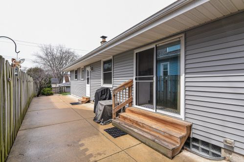 933 101, Milwaukee WI 53214-2513 exterior