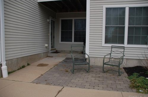130 Meridian St, Groton, CT 06340-4070