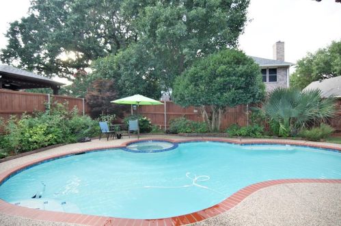 2012 Shumard Ln, Lewisville TX  75028-7621 exterior