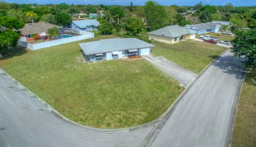 661 Everett Ct, Fort Pierce, FL 34953-6350