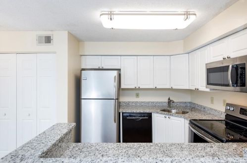 132 North St, Groton, CT 06340-3763