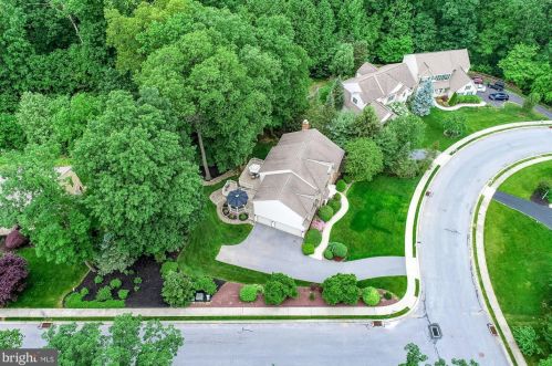 306 Deer Path Dr, Red Lion PA  17356-7800 exterior