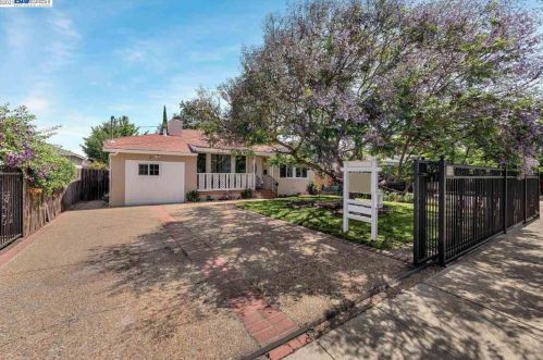 3323 Spring St, Redwood City, CA 94063-4262