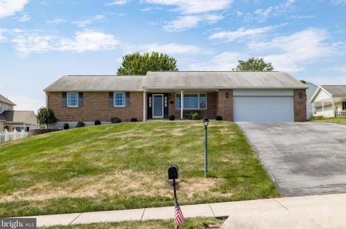2370 Holly Dr, Gilbertsville, PA 19525-9647