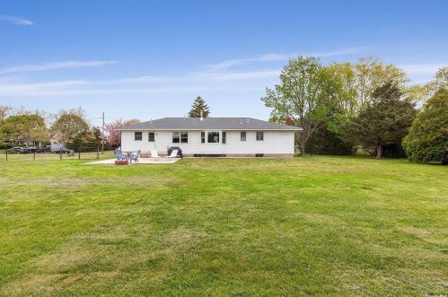 2645 Delmar Dr, Laurel, NY 11948-1825