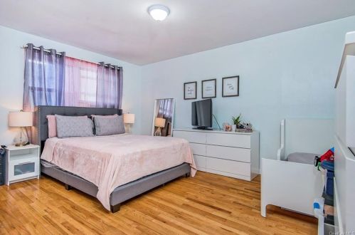 1110 233rd St, Bronx, NY 10466-3319