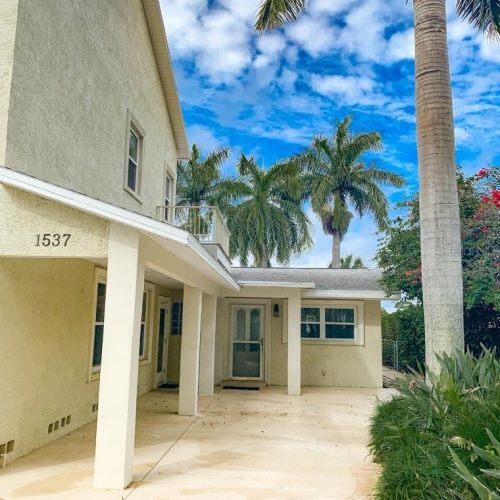 1537 Carson Cir, Saint Petersburg, FL 33703-4241