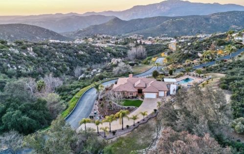 550 Old Stagecoach Run, Alpine CA  91901-1478 exterior