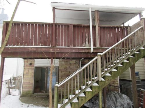 327 Kramer Way, Pittsburgh PA 15211-2007 exterior