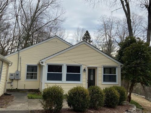 23 Fresh Meadow Rd, Upper Stepney CT  06468-1023 exterior