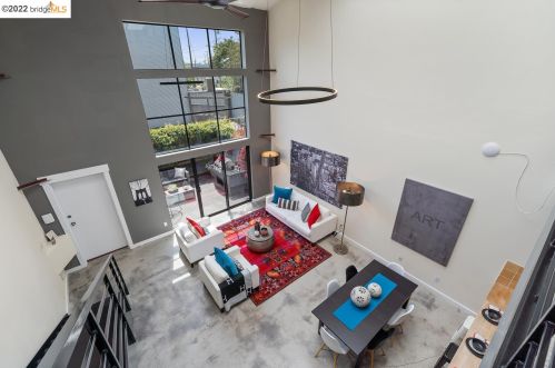 2858 Helen St, Oakland CA  94608-4028 exterior